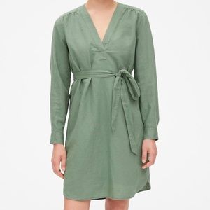 Gap Popover V-Neck Shirtdress in Linen